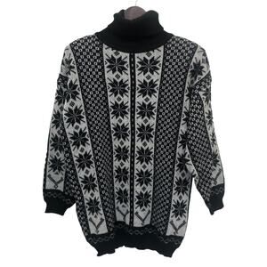 Vintage Snowflake Oversized Turtleneck Sweater Size Medium